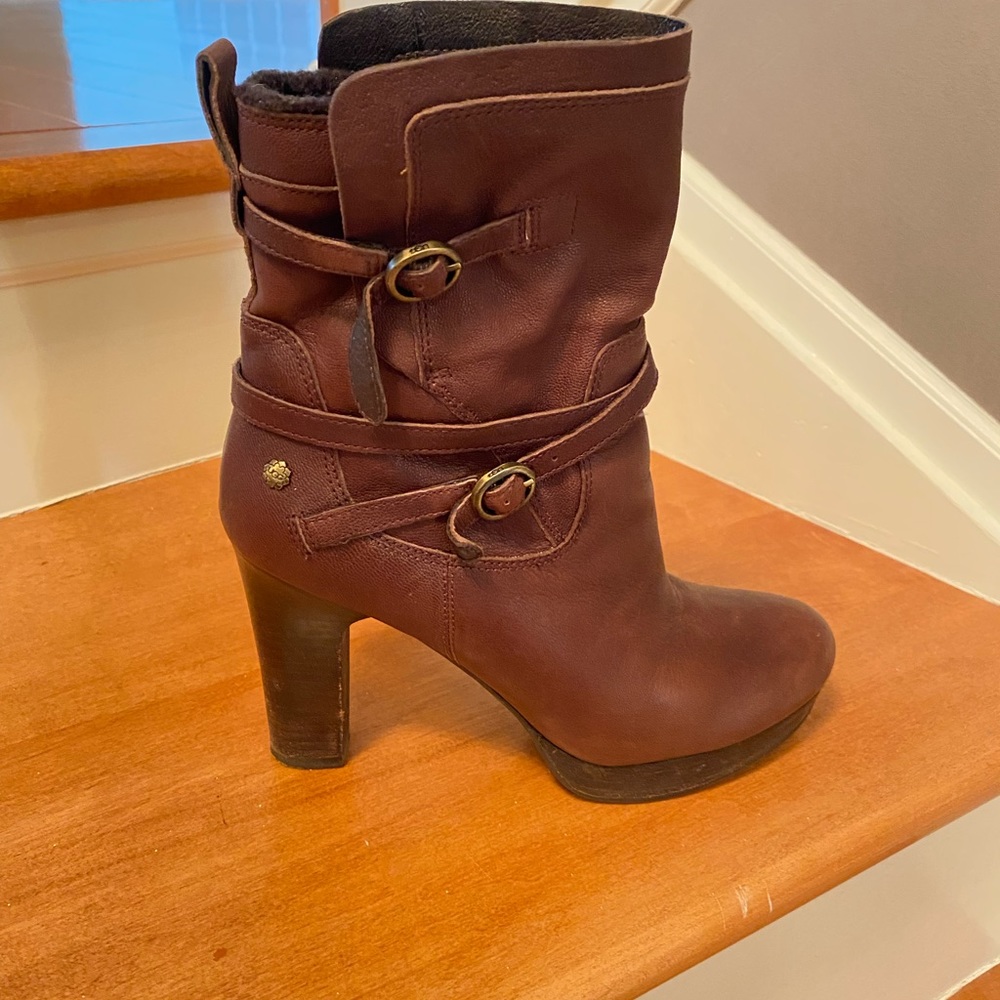 Ugg size 37 boots